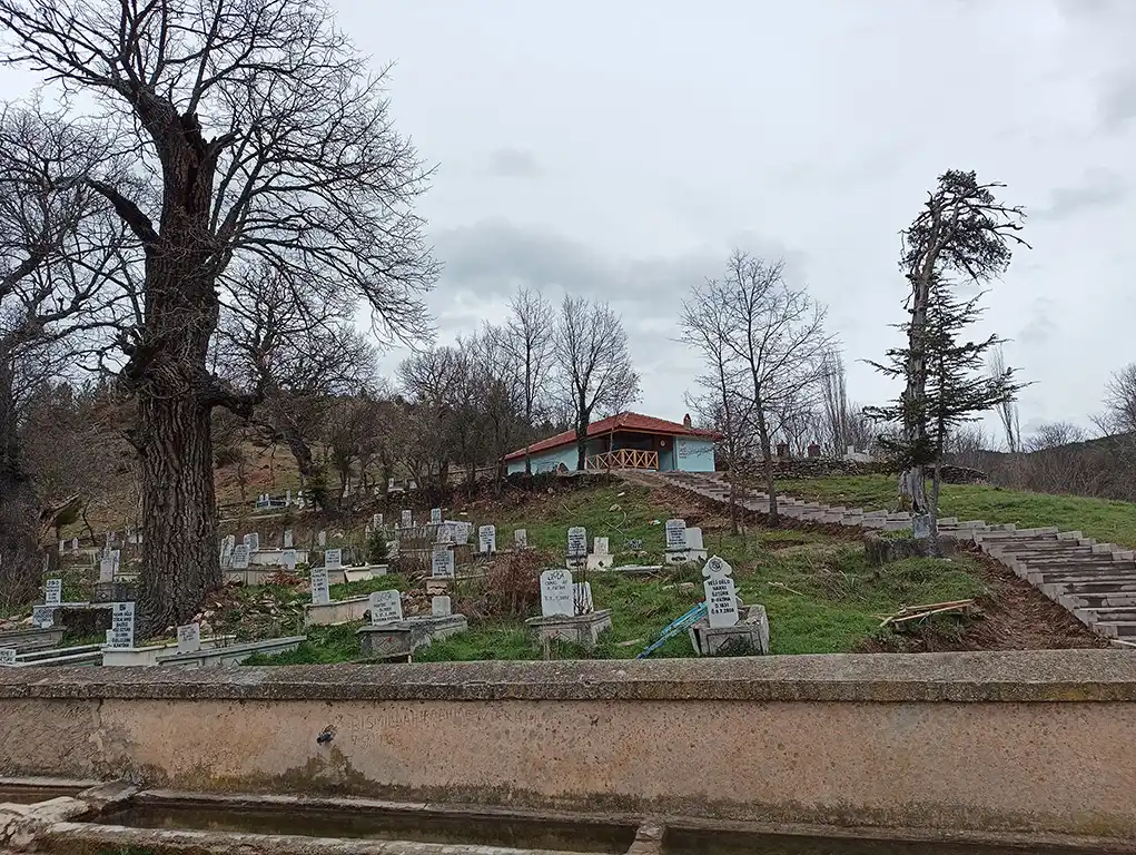 Çakır Baba Türbesi Hisarcık Kütahya
