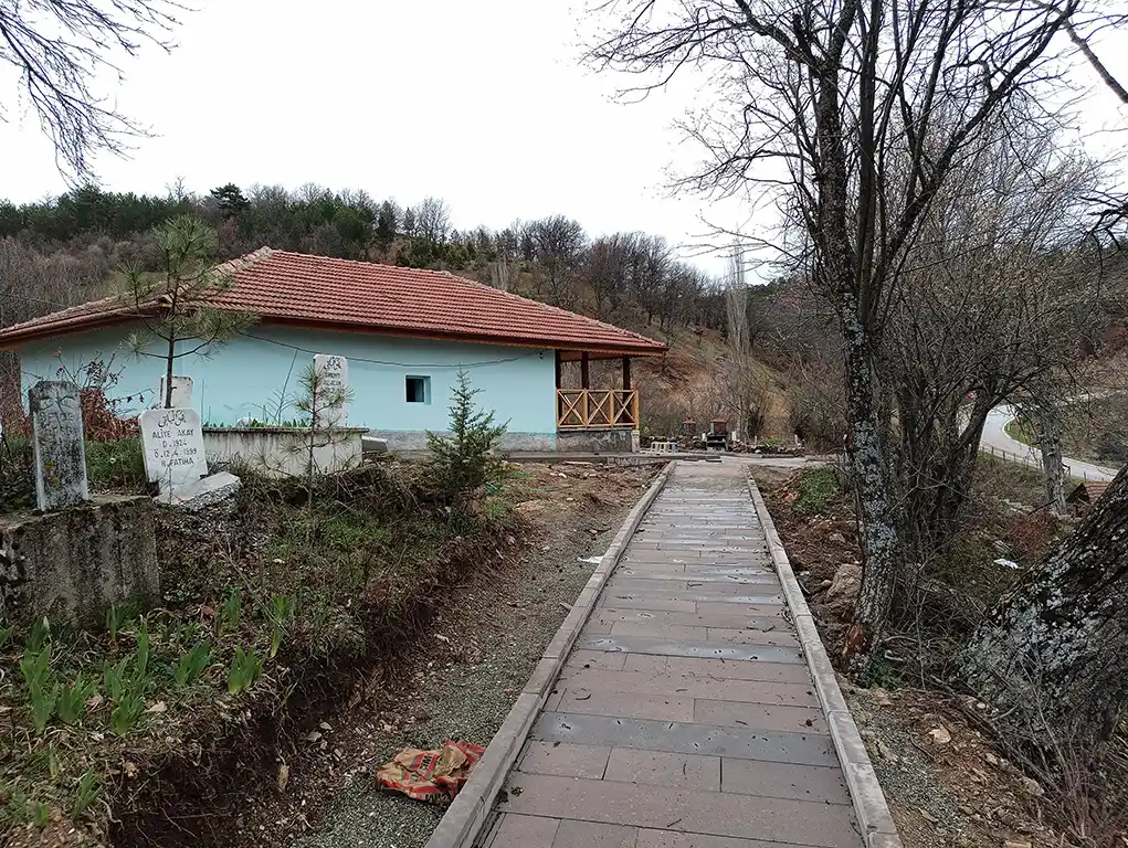 Çakır Baba Türbesi Hisarcık Kütahya Türbeleri Evliyaları 2