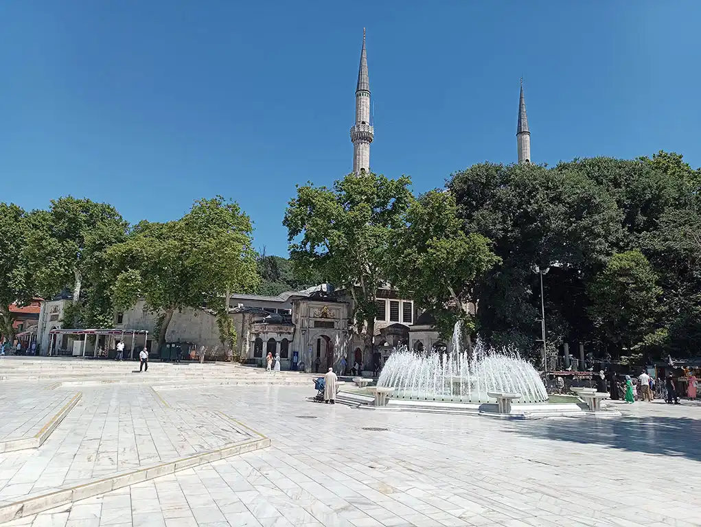 Eyüp-Sultan-Türbesi-Eyüp-İstanbul-Türbeleri-Evliyaları-1
