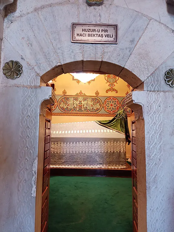 Hacı-Bektaş-Veli-Türbesi-Nevşehir-Türbeleri-Evliyaları-6