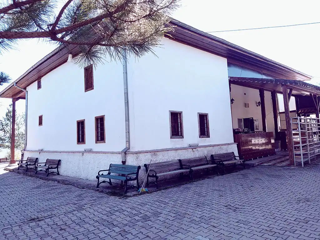 Hacı-Murad-i-Veli-Türbesi-Eldivan-Çankırı-Türbeleri-Evliyaları-3