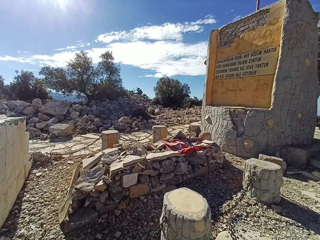 Karacaoğlan Türbesi Mut Mersin
