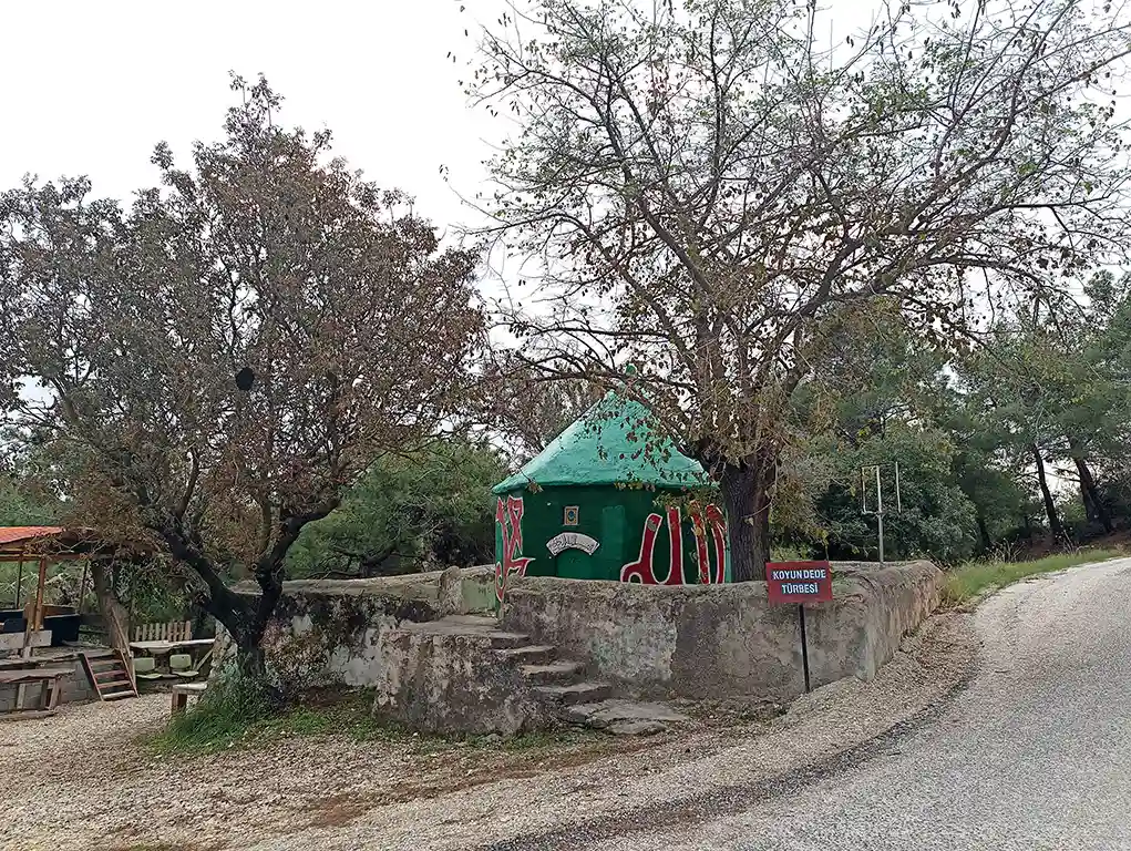 Koyun-Baba-Türbesi-Karayusuflu-Köyü-Adana-Türbeleri-1