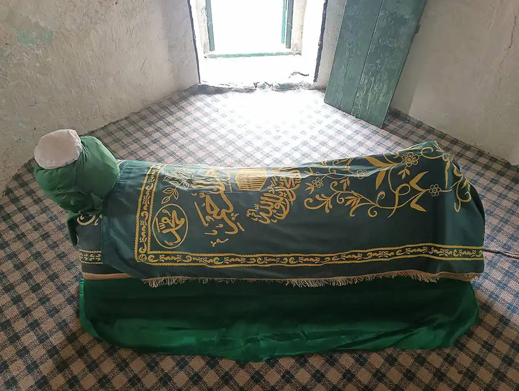 Koyun-Baba-Türbesi-Karayusuflu-Köyü-Adana-Türbeleri-3