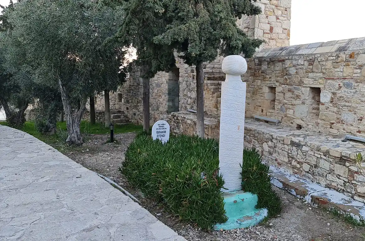 Seyit Hüsnü Türbesi Kuşadası Aydın
