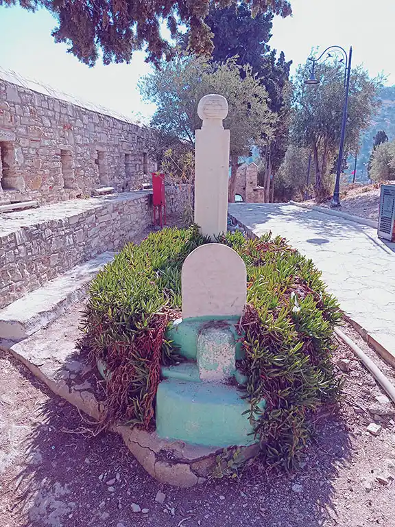 Seyit-Hüsnü-Türbesi-Kuşadası-Aydın-Türbeleri-4