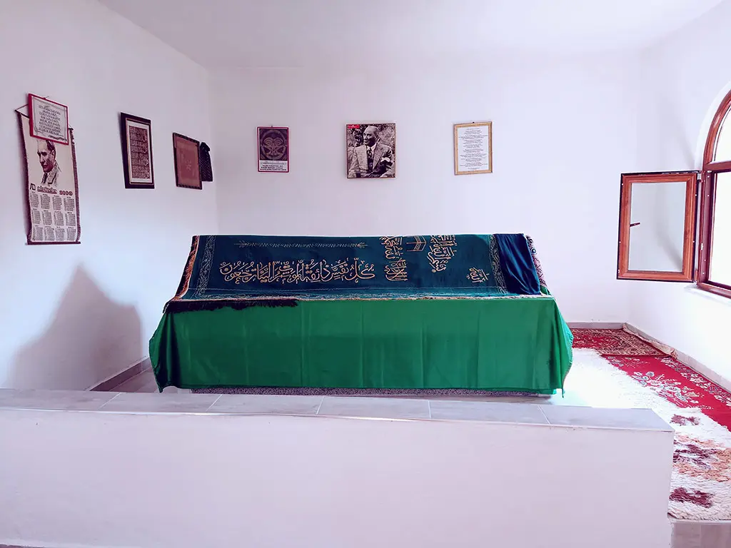 Tacim Dede Türbesi Sürek Köyü Erzincan