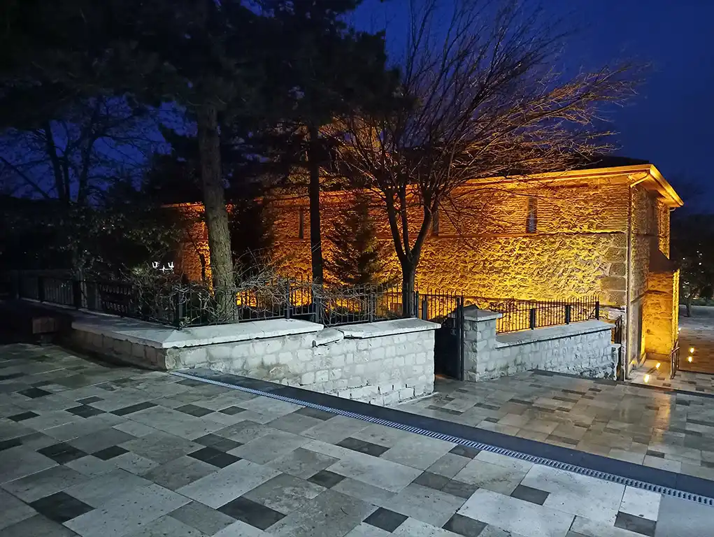 Tavus Baba Türbesi Meram Konya