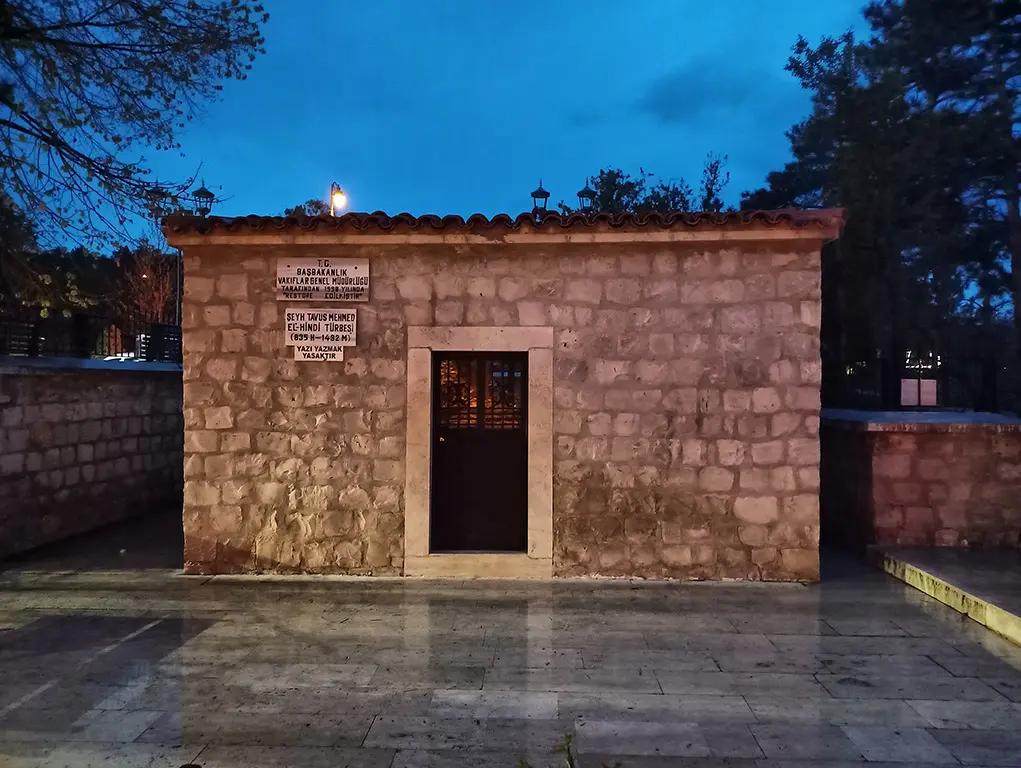 Tavus-Baba-Türbesi-Meram-Konya-Türbeleri-Evliyaları-2