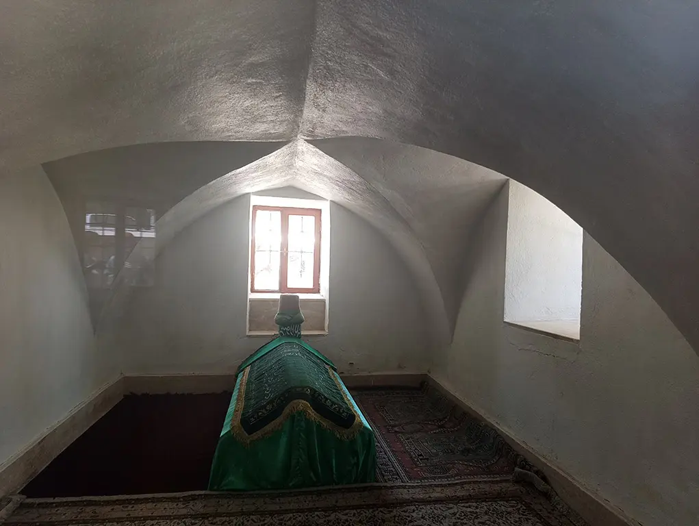 Tavus-Baba-Türbesi-Meram-Konya-Türbeleri-Evliyaları-4