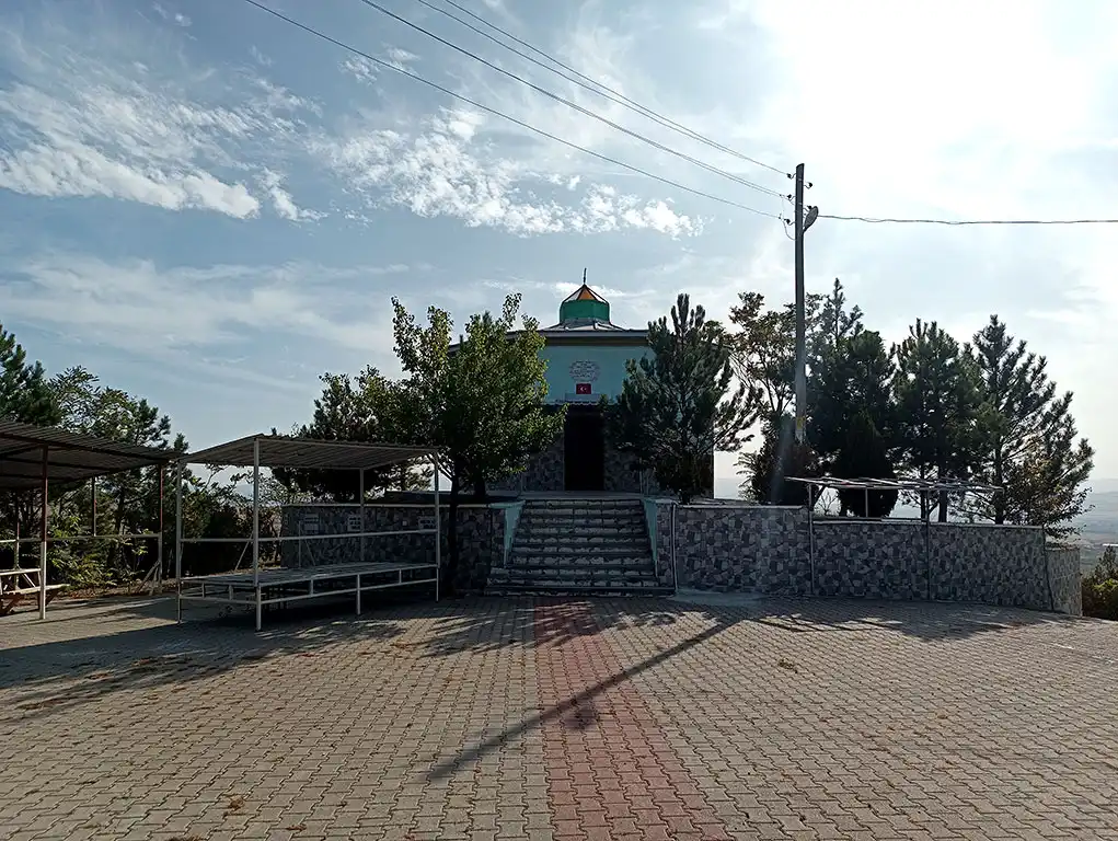 Turabi-Baba-Türbesi-Şabanözü-Çankırı-Türbeleri-Evliyaları-2
