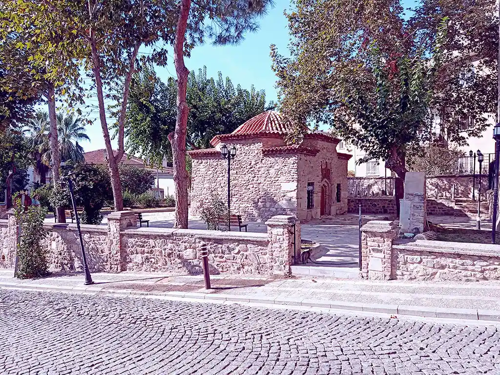 Şakir-Baba-Türbesi-Merkez-Aydın-Türbeleri-1